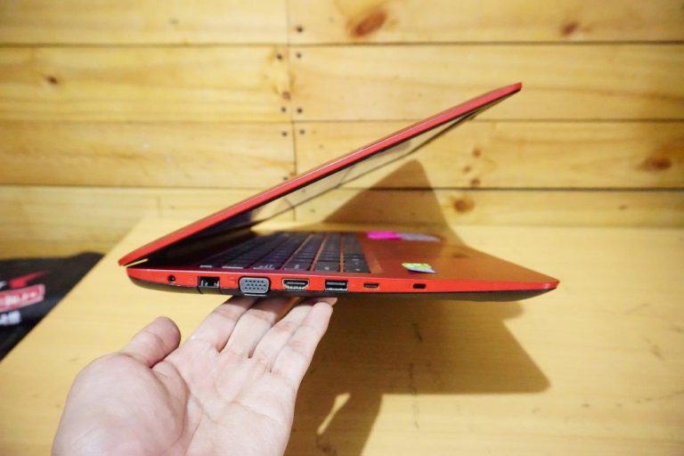 Jual Laptop Asus A556U RED