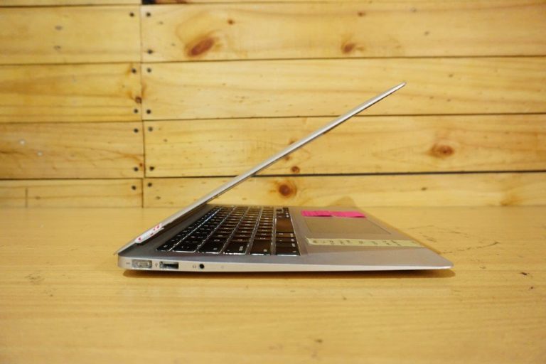 Jual Laptop Macbook Air 13 MC965 Mid 2011