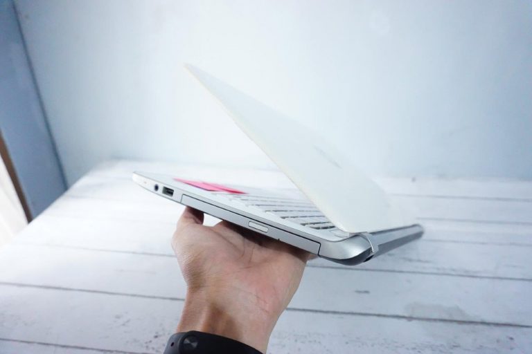 Jual Laptop HP Pavilion 14-n059tx White