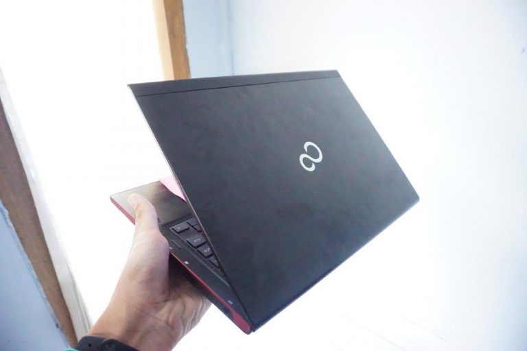 Jual Laptop Fujitsu Lifebook UH554 Black