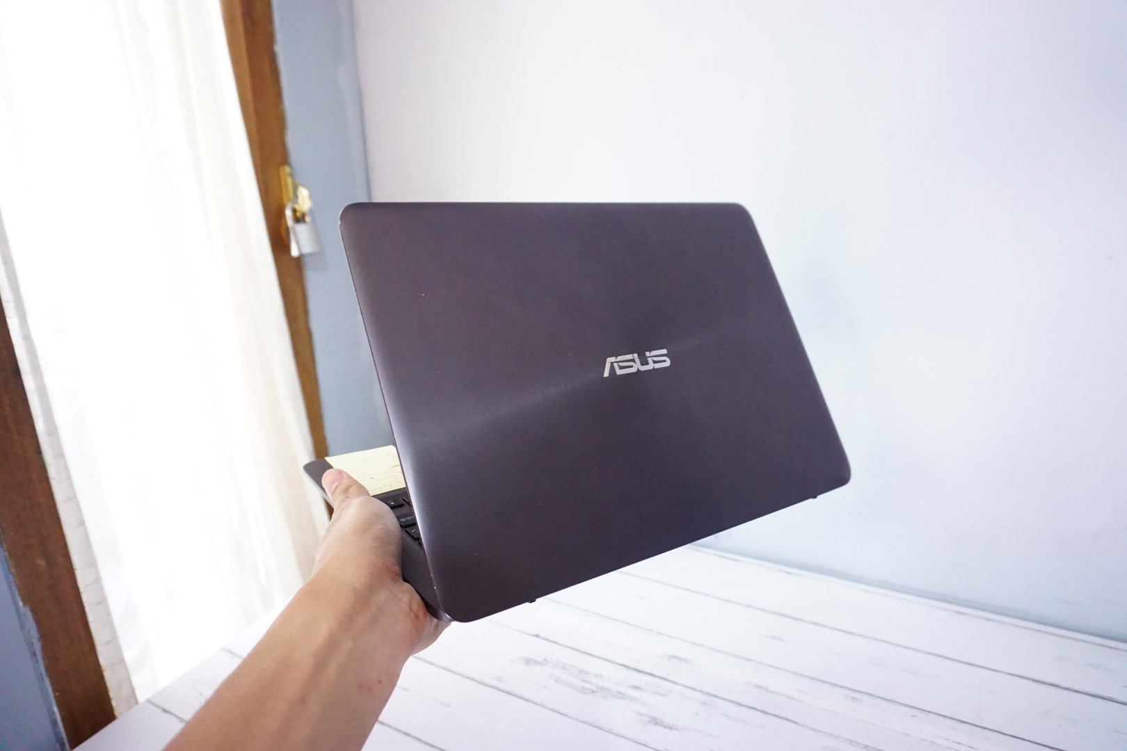 Jual Laptop Asus Zenbook UX305FA Brown