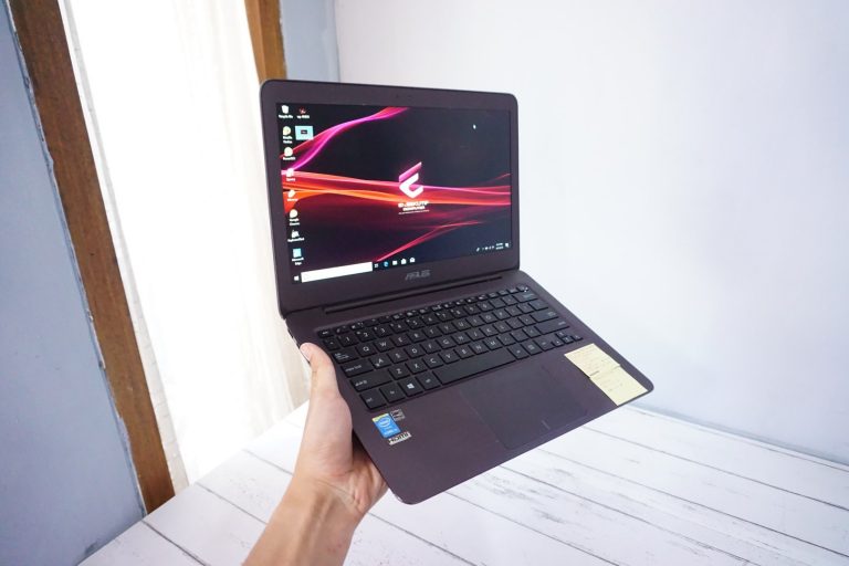 Jual Laptop Asus Zenbook UX305FA Brown
