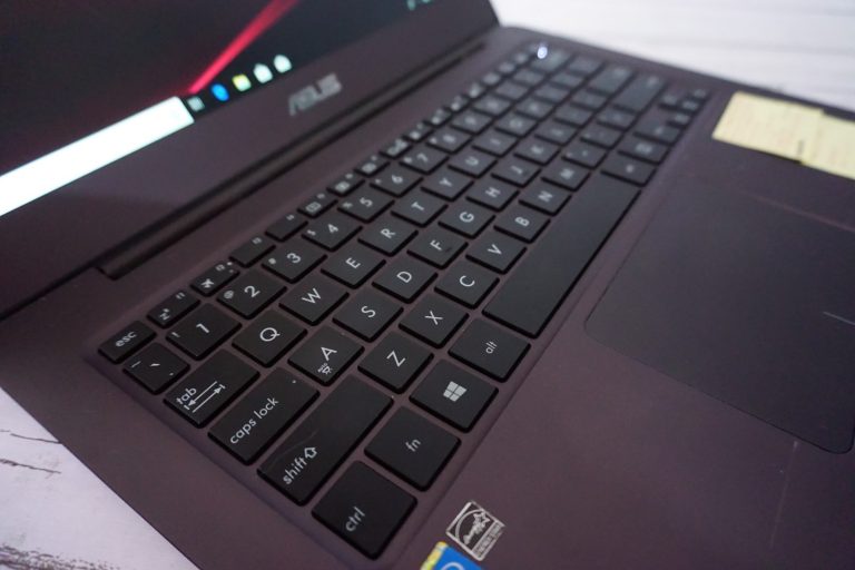 Jual Laptop Asus Zenbook UX305FA Brown