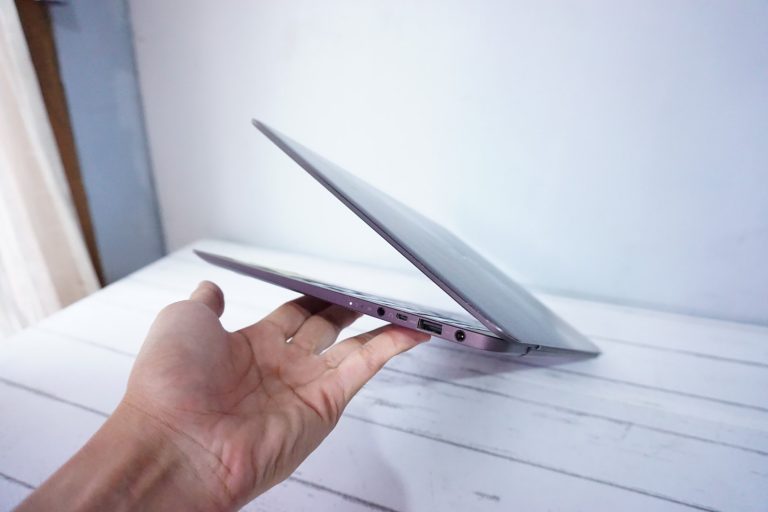 Jual Laptop Asus Zenbook UX305FA Brown