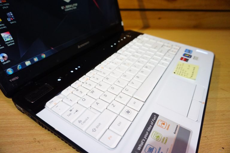 Jual Laptop Lenovo Ideapad Y460P Core i7 Black White