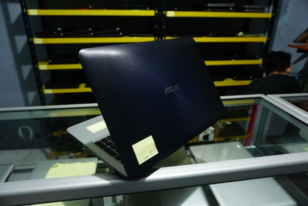 Jual Laptop Asus X556UQK Core i7 Navy