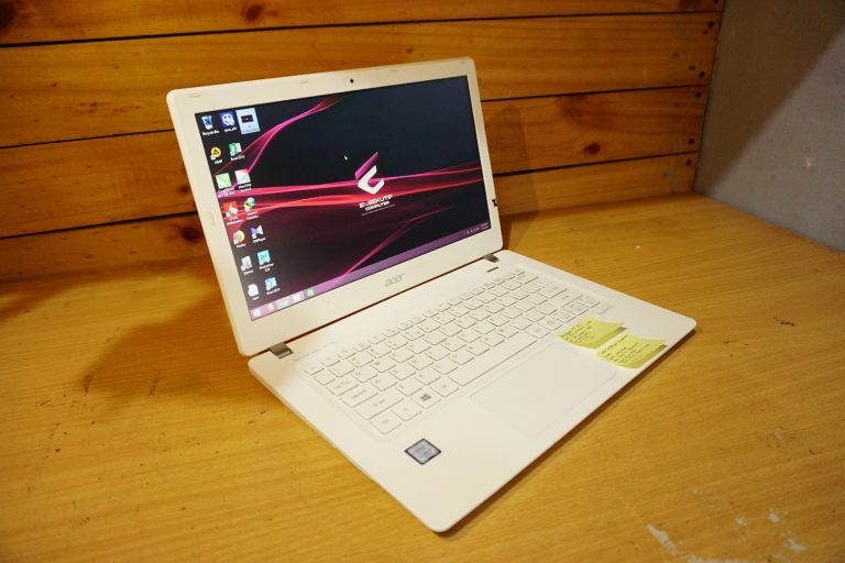 Jual Laptop Acer Aspire V3-371 Core i7 White
