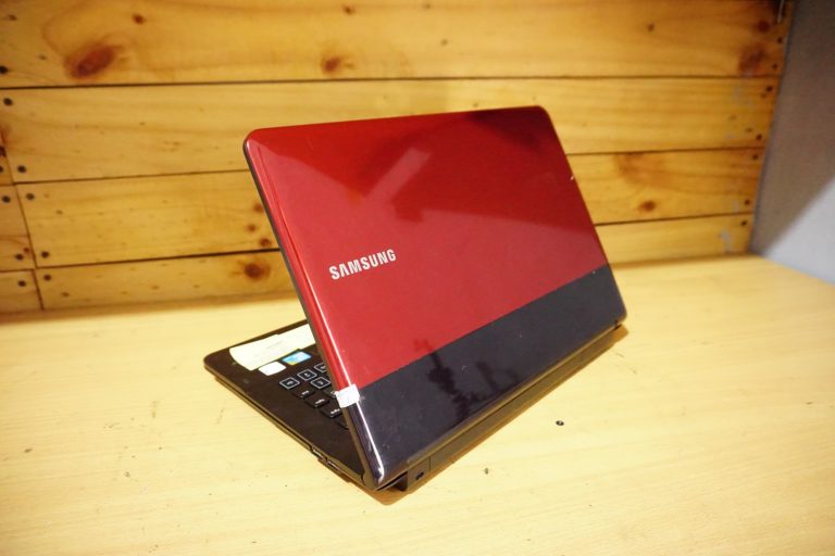 Jual Laptop Samsung RC410 Core i5 Red