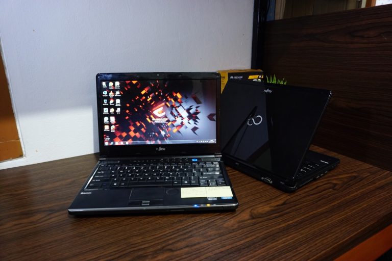 Jual Laptop Fujitsu Lifebook SH761 Core i7 Black