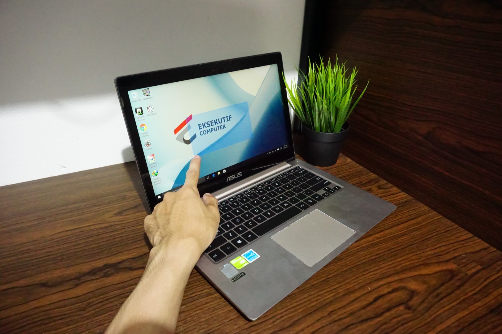 Jual Laptop Asus Zenbook UX303LNB Touch