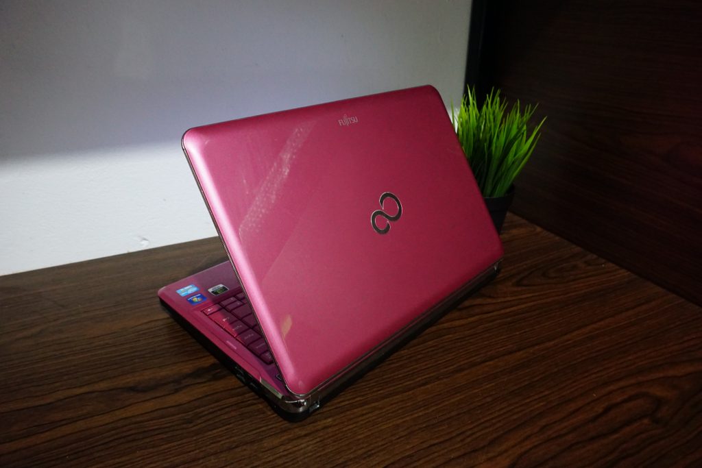 Jual Laptop Fujitsu Lifebook UH531 Core i5 Pink