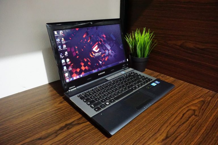 Jual Laptop Samsung RF 411 Core i7