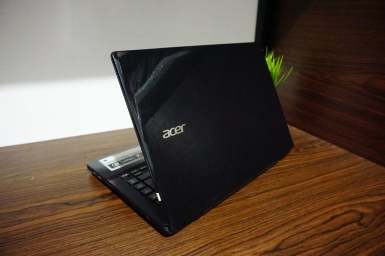 Jual Laptop Acer Aspire E5-471PG Core i5 Black