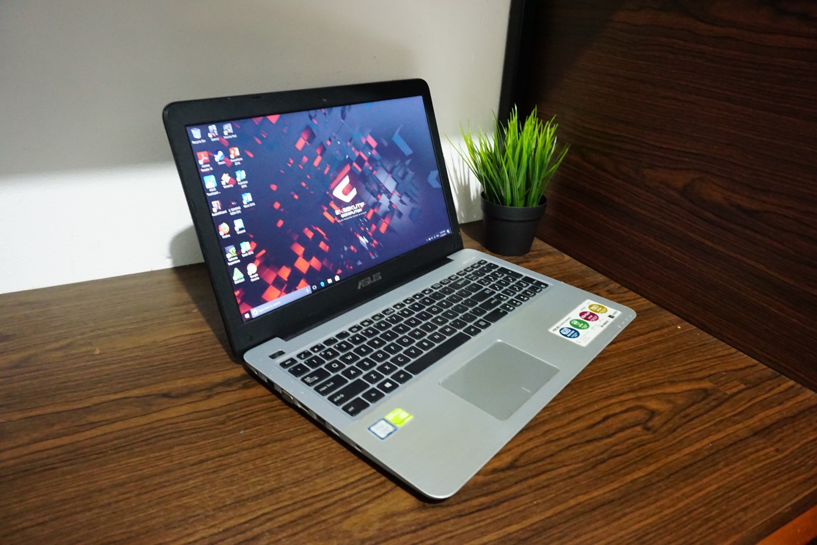 Jual Laptop Asus A556U Core i5 Navy