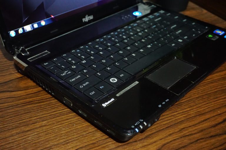 Jual Laptop Fujitsu Lifebook LH531 i7 Black
