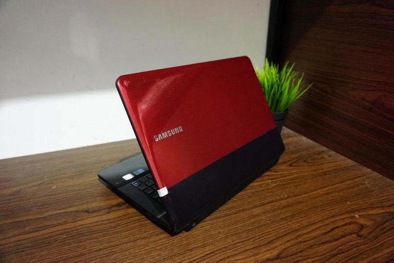 Jual Laptop Samsung RC410 Core i5