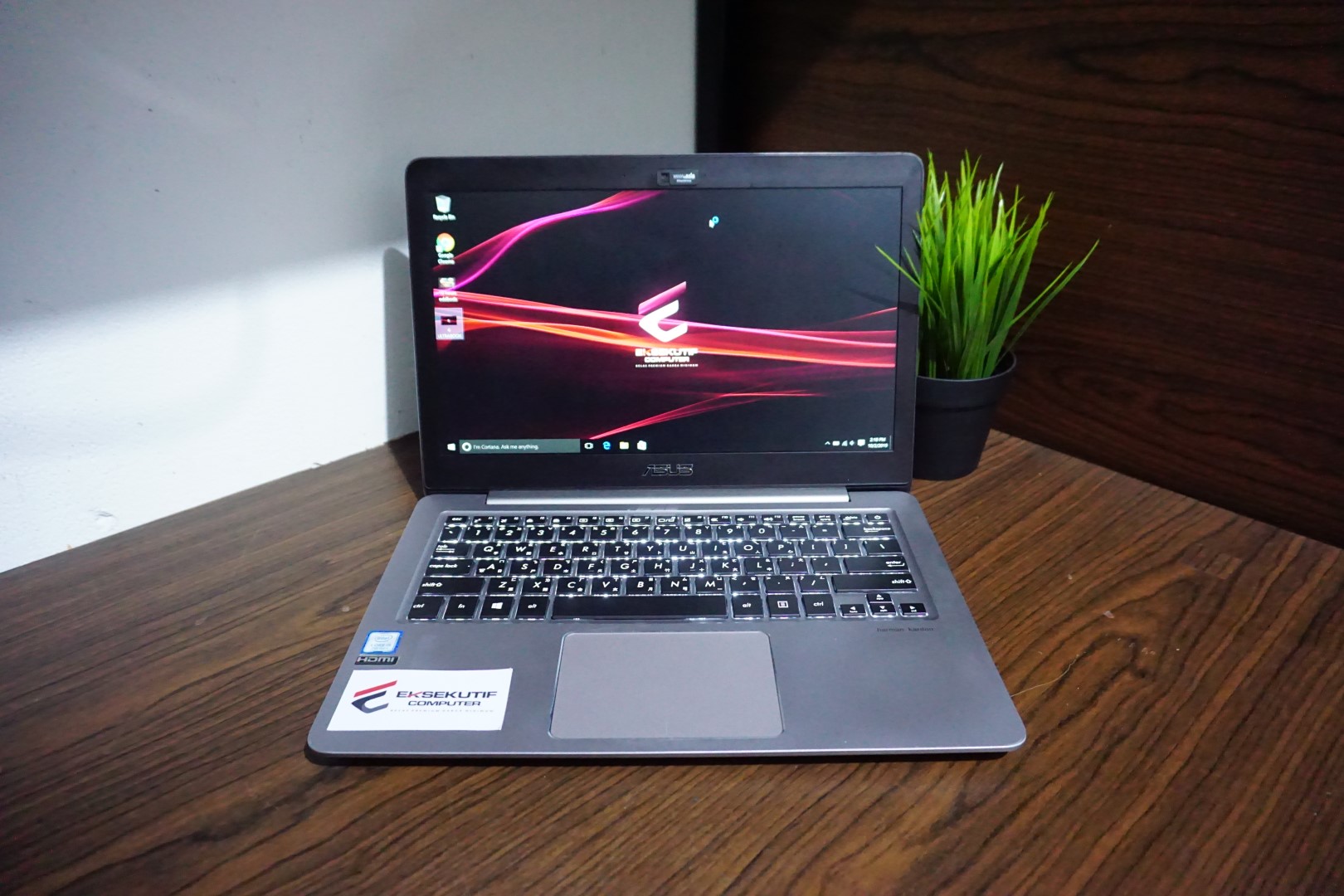 Jual Laptop Asus Zenbook UX310UAK