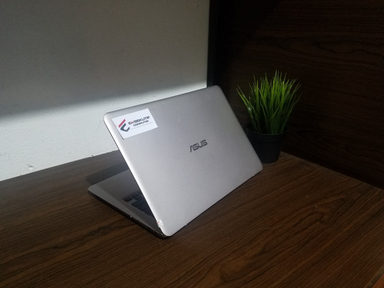 Jual Laptop ASUS ZENBOOK UX305UA