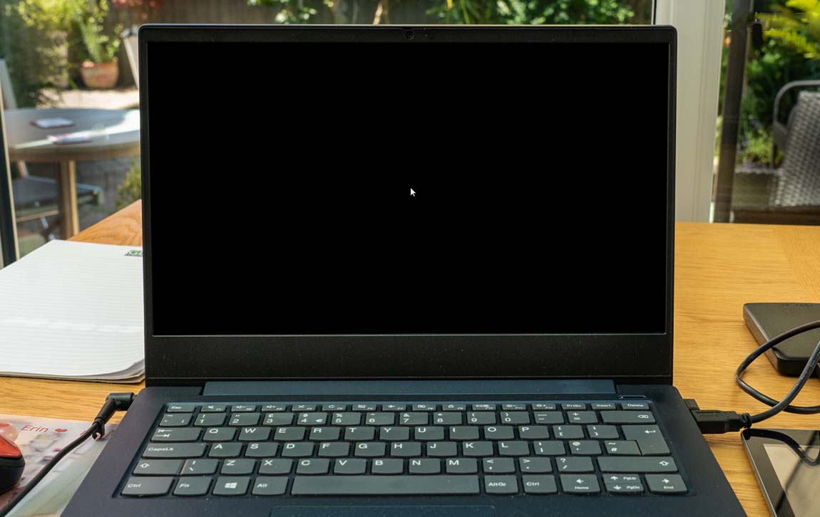 cara memperbaiki layar laptop hitam